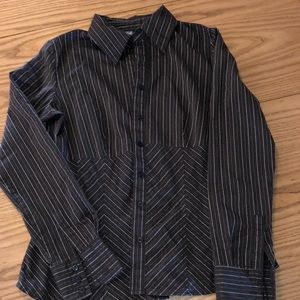 5/$25 Small Apt 9 stretch button down blouse